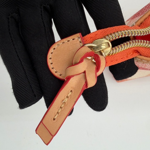 NWOT Dooney & Bourke Quadretto Check Cosmetic Case - Picture 3 of 12